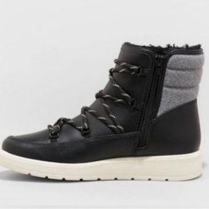 Universal Thread Boots